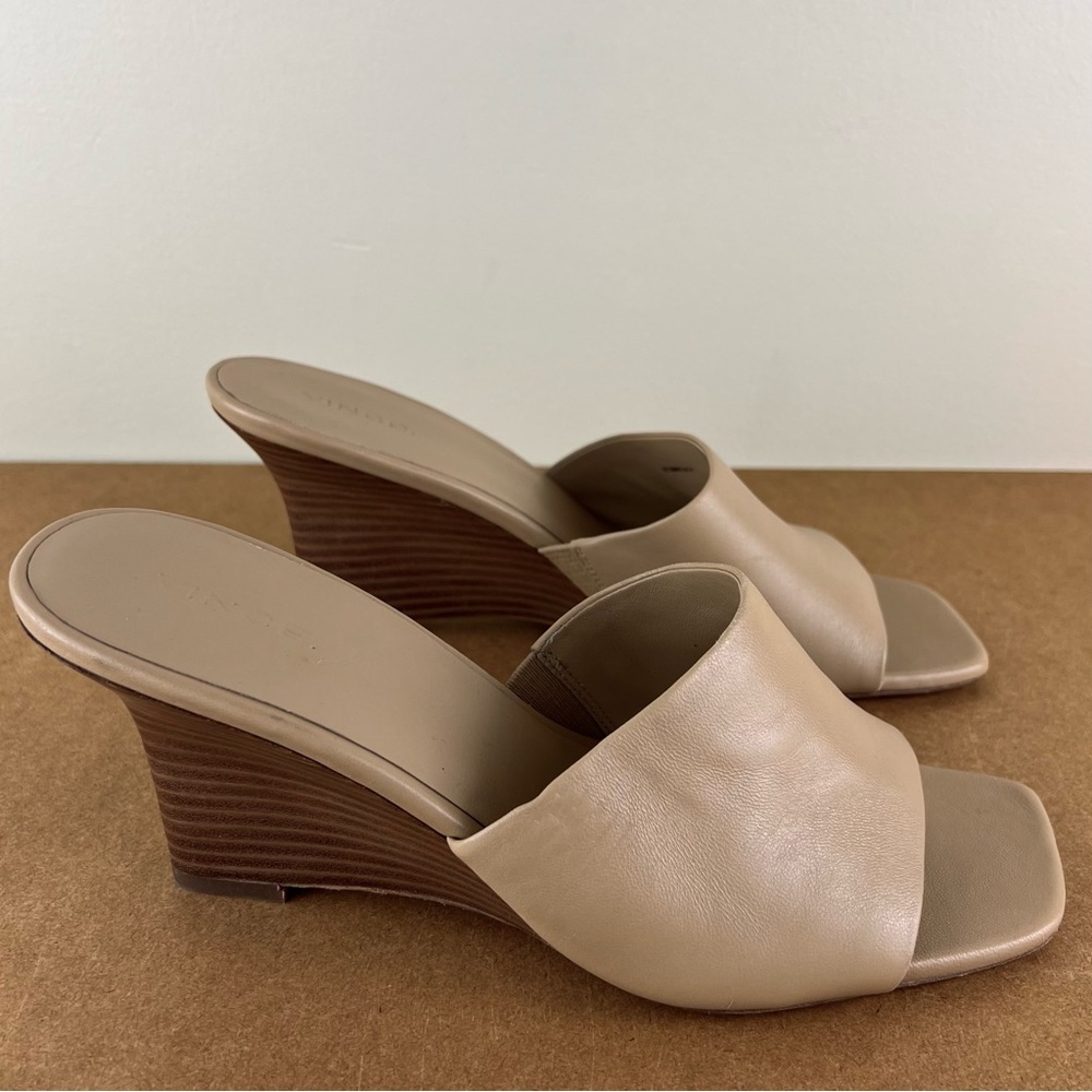 NEW VINCE BEIGE LEATHER WEDGE SANDALS - Picture 3 of 12